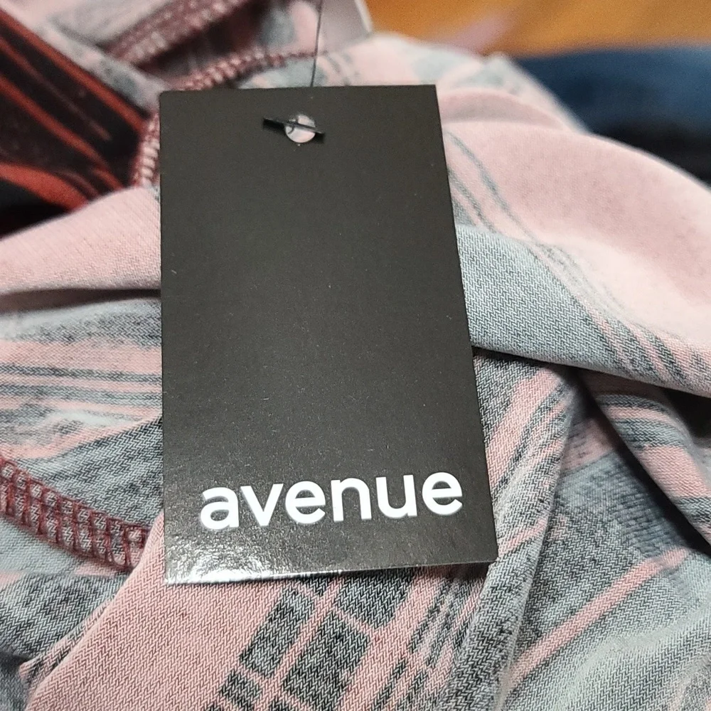 NWT Avenue Womens Blouse Rust/Blk V-neck Stretch Comfort Size 18/20 - Picture 8 of 9